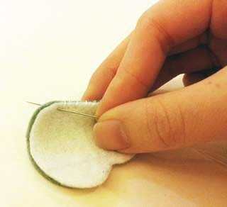 DULLHOUSE關於手作小物的網站，手作娃娃作法解析：無尾熊耳朵縫法圖片