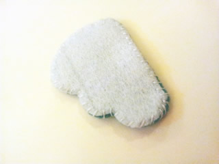 DULLHOUSE關於手作小物的網站，手作娃娃作法解析：無尾熊耳朵完成圖片