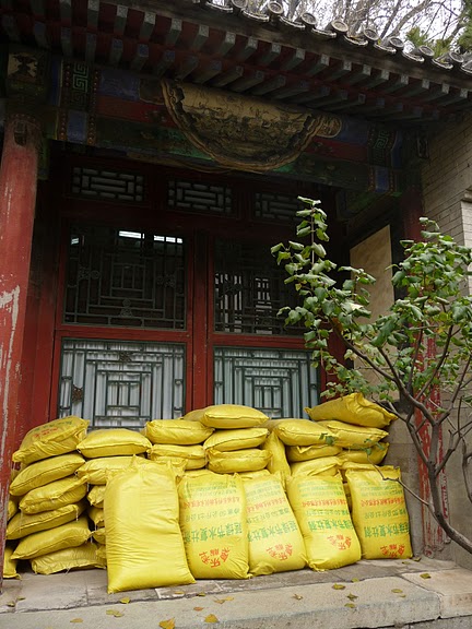 中國 北京 頤和園 堆放雜物的一角