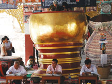 manuha pagoda festival photo 1