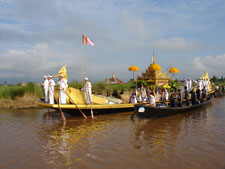 phaungdawoo pagoda festival photo 6